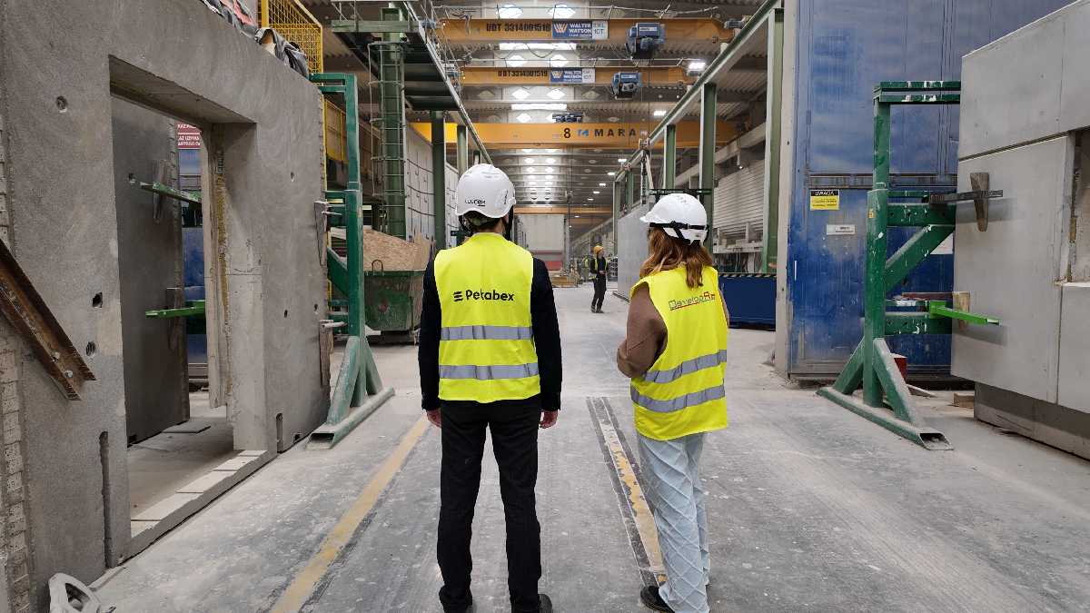 Wizyta w fabryce Pekabex. Zobacz jak powstaje osiedle Zielone Staromieście